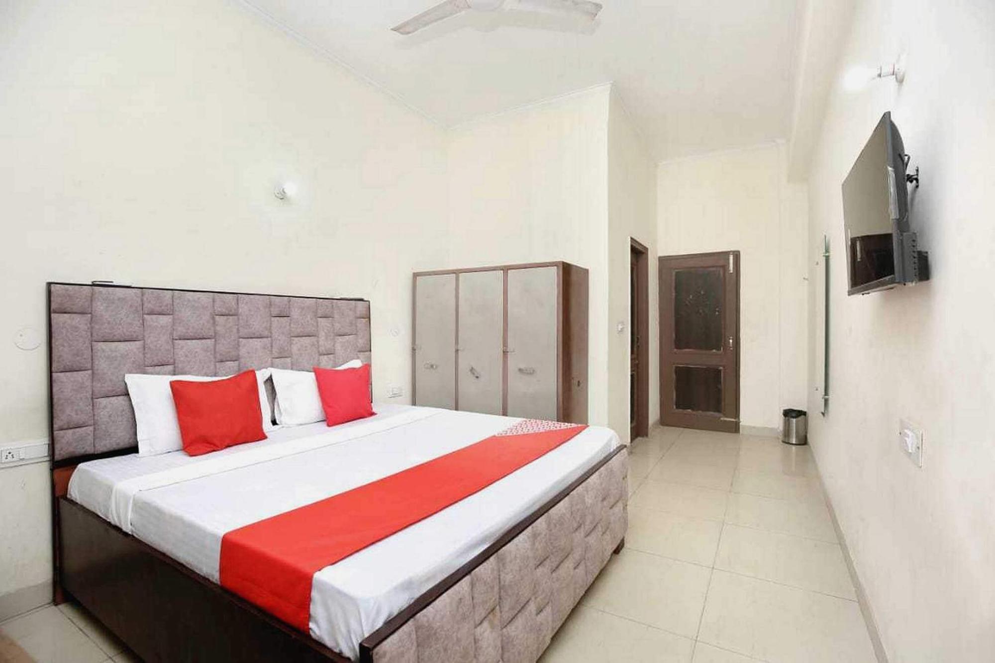 Oyo 91941 Hotel Golden Crown Sirhind Ngoại thất bức ảnh