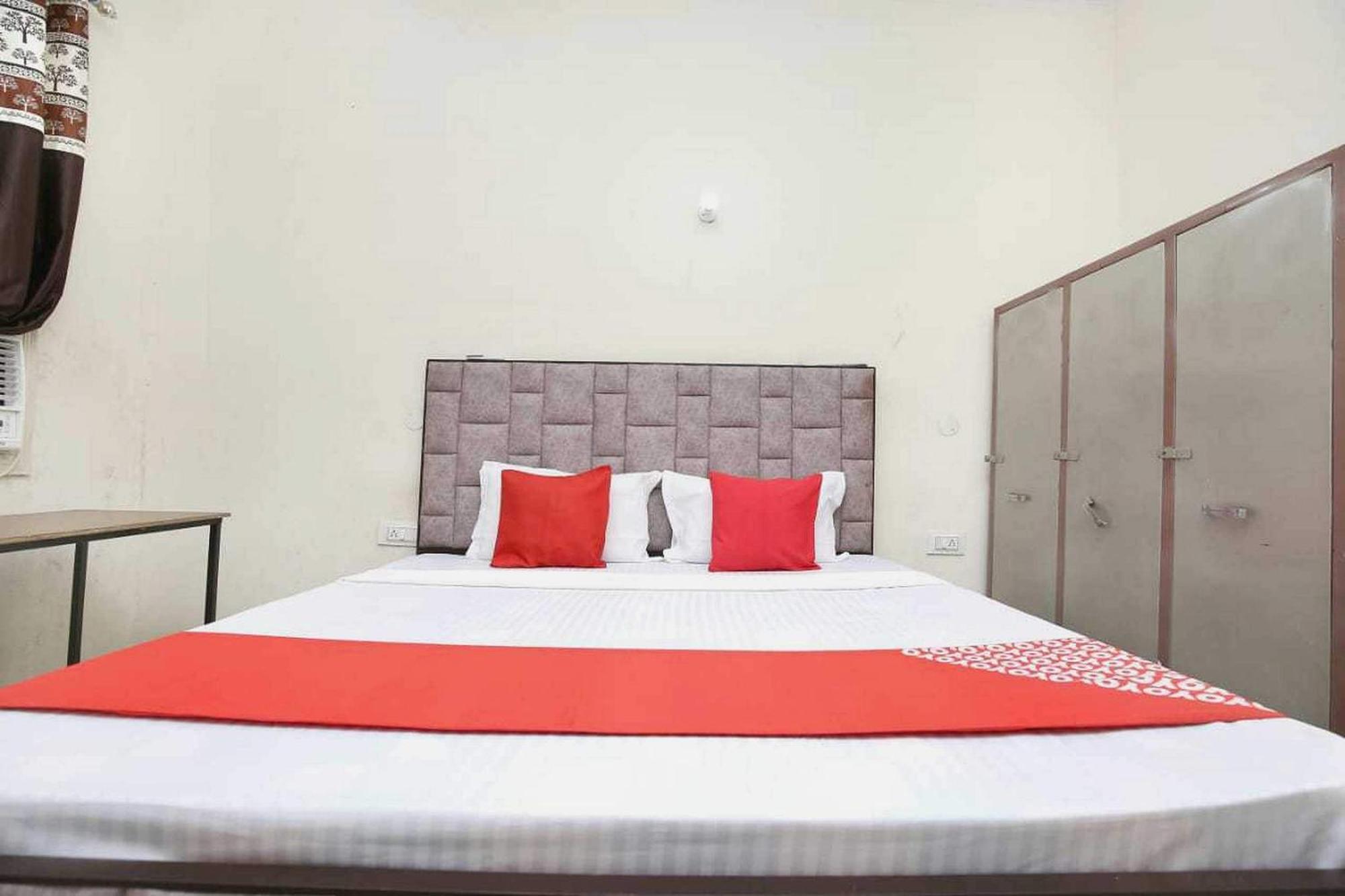 Oyo 91941 Hotel Golden Crown Sirhind Ngoại thất bức ảnh