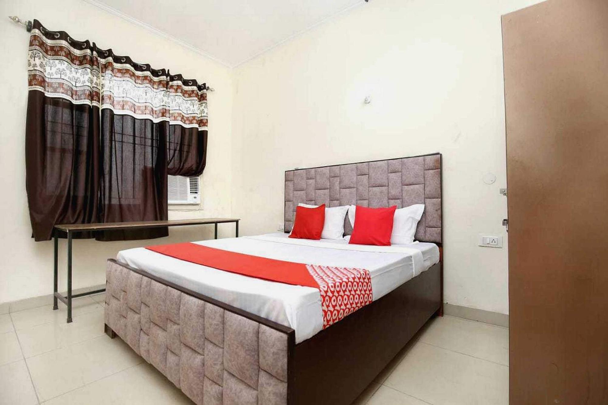 Oyo 91941 Hotel Golden Crown Sirhind Ngoại thất bức ảnh