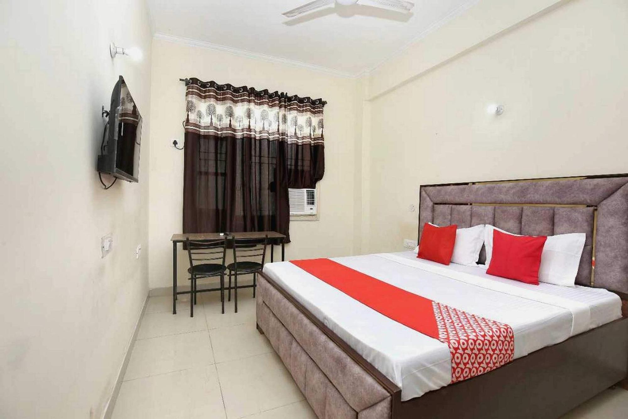 Oyo 91941 Hotel Golden Crown Sirhind Ngoại thất bức ảnh